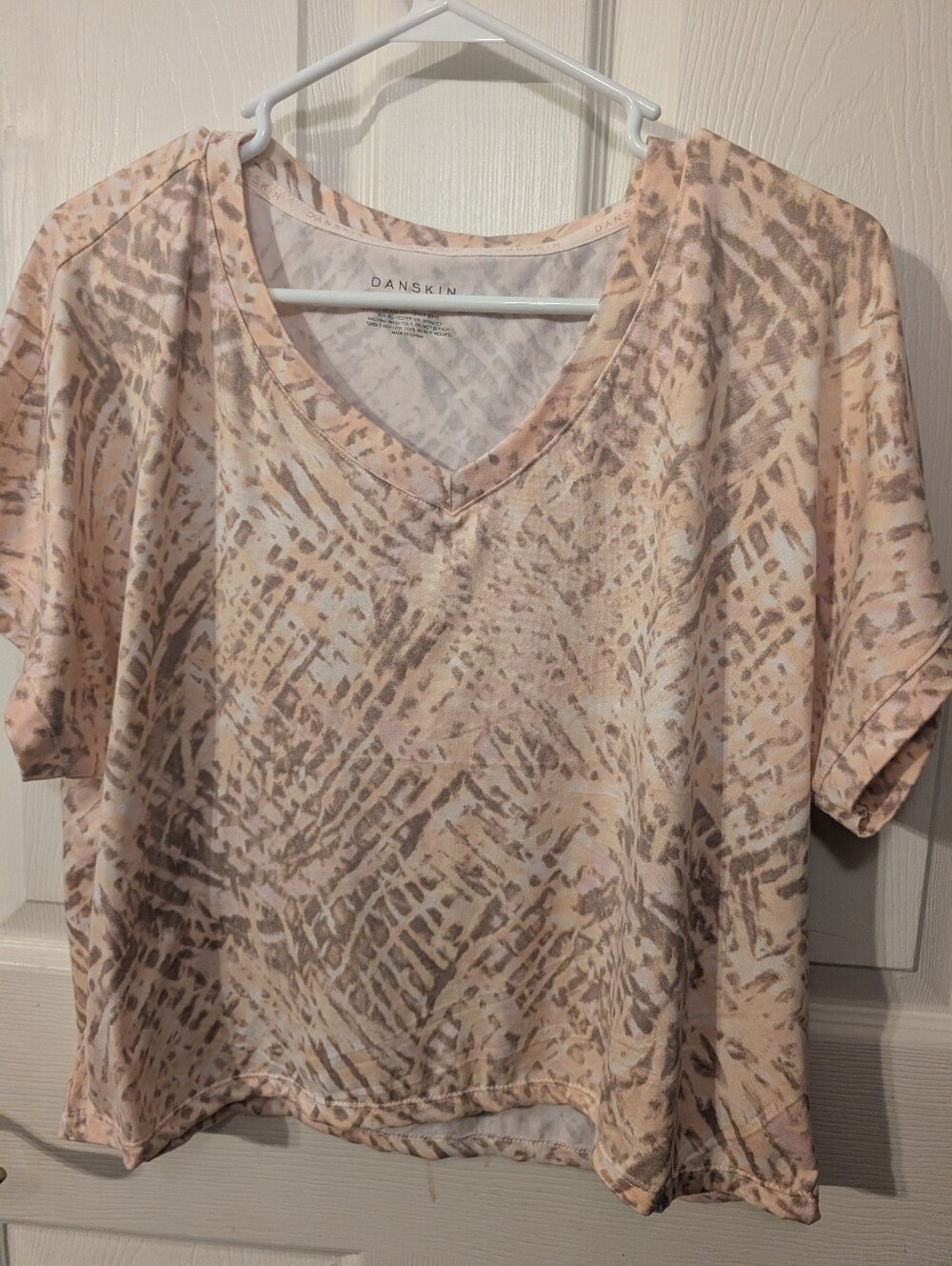 Danskin Women's Sz XL Short Sleeves Cropped Active Top Animal Print